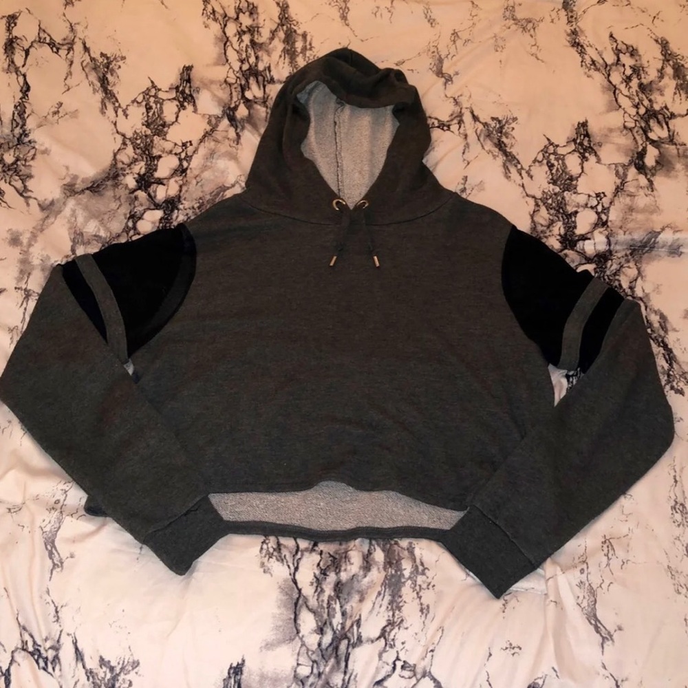 cropped sweatshirt